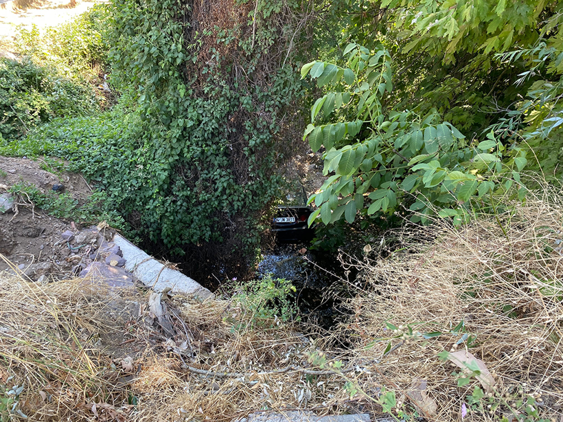 Film sahnelerini aratmayan kaza... 7 metreden uçtu! - Resim : 1