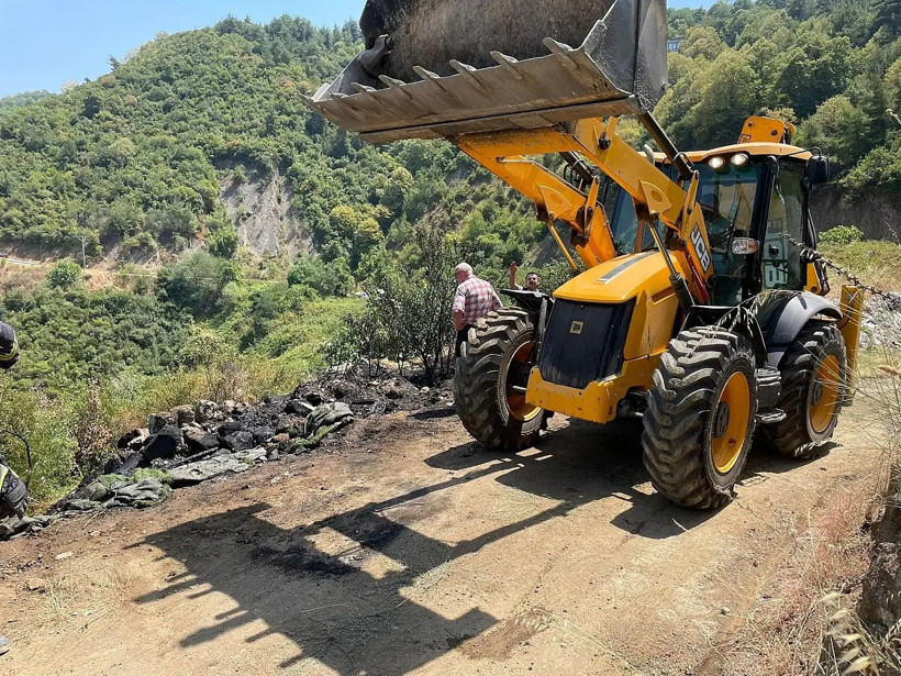 Çöplükte yangın çıktı, ormana sıçramadan söndürüldü! - Resim : 4