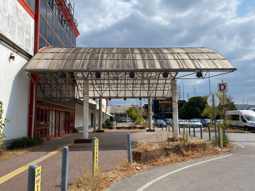 Kocaeli’nin en önemli alışveriş merkeziydi! Gören, dünyanın sonu temalı film platosu zannediyor - Resim: 1