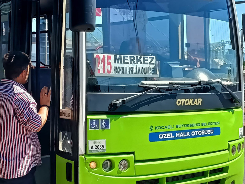 Kocaeli'de korkutan olay: Yolcusu ile tartıştı, bıçağı boynuna dayadı! - Resim : 1