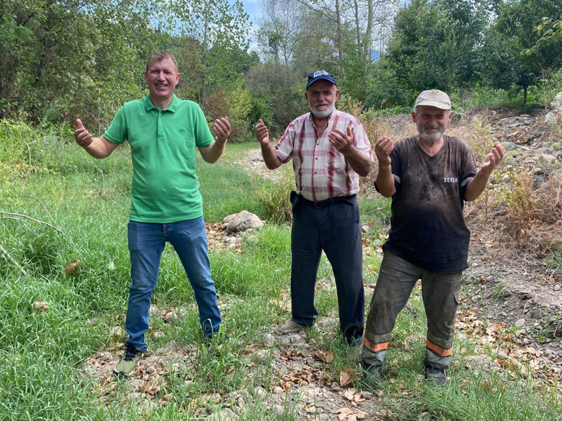 Çiftçiler şaşkın! Geleneksel yöntemler ile su arıyorlar - Resim : 1