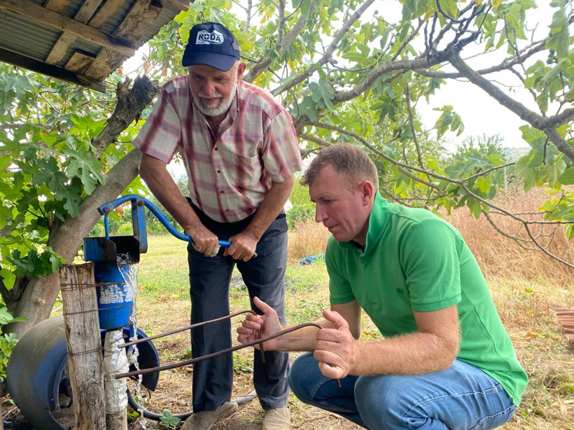 Çiftçiler şaşkın! Geleneksel yöntemler ile su arıyorlar - Resim : 7