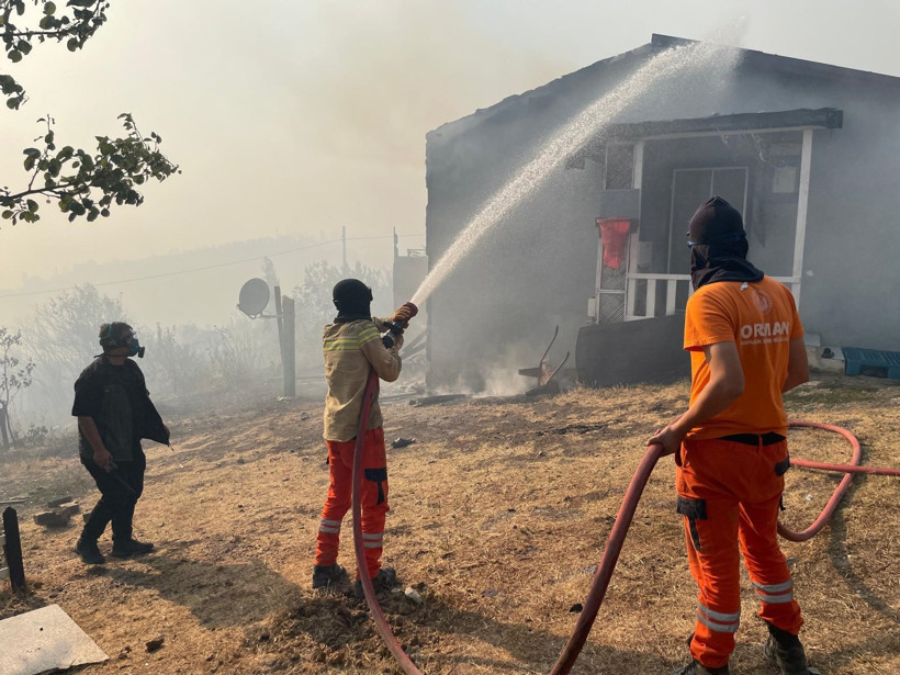 Alevlerin sardığı mahalle işte bu hale geldi! - Resim : 1