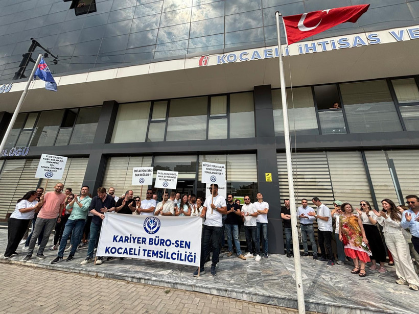 Her yerde eylem var! Bir açıklama da Defterdarlık önünden - Resim : 1