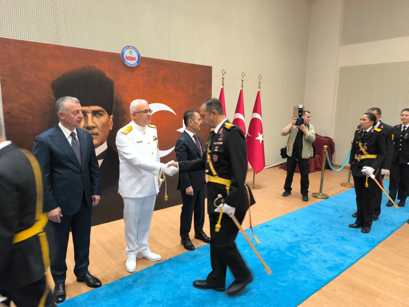 Zafer tebriklerini kabul ettiler - Resim : 2