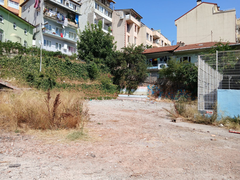 Mahalle sakinleri tepkili: Okulunu yıktılar ama pisliği kaldı - Resim : 2