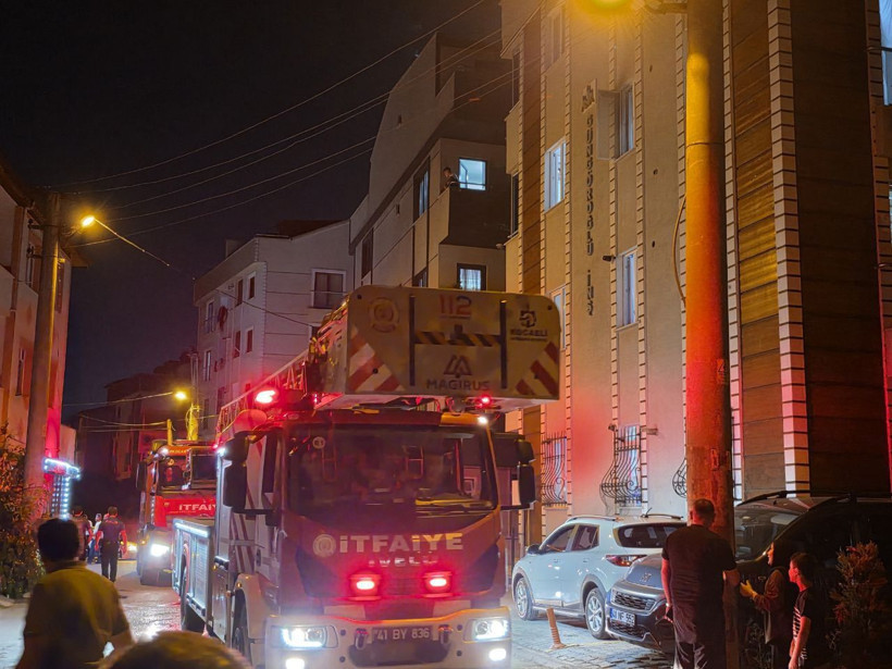 Mutfakta başlayan yangın bütün evi sardı! - Resim : 1