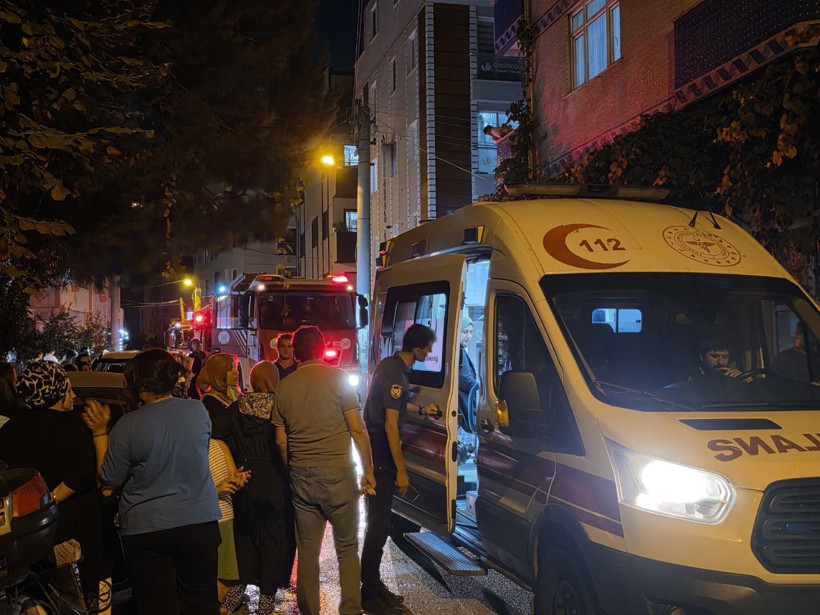 Mutfakta başlayan yangın bütün evi sardı! - Resim : 2