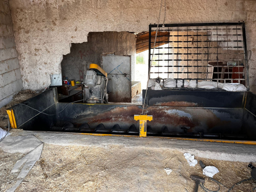 Yem karma tankına düşen işçi yaralandı! - Resim : 1