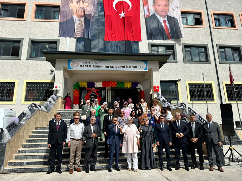 Yeni okullarda ilk ders zilini AK Partili vekiller çaldı - Resim : 5