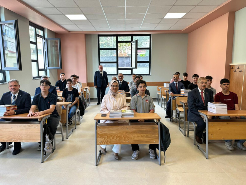 Yeni okullarda ilk ders zilini AK Partili vekiller çaldı - Resim : 4