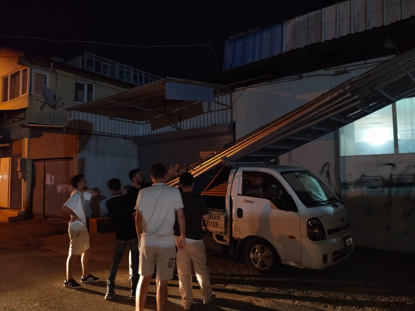 Mahalle sakinleri bu araçtan şikayetçi! Yetkililerden çözüm bekliyorlar... - Resim : 2