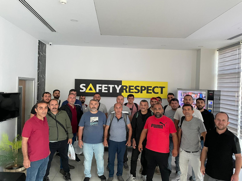 Omsa Metal işçileri hakları için fabrikayı işgal etti! 69 gündür direnmeye devam ediyorlar - Resim : 1