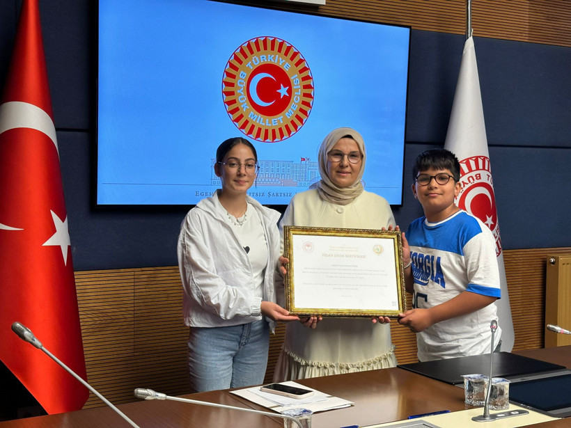 Radiye Sezer Katırcıoğlu ebeveyn kaybı yaşamış çocukları TBMM'de ağırları - Resim : 3