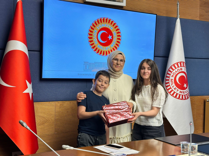 Radiye Sezer Katırcıoğlu ebeveyn kaybı yaşamış çocukları TBMM'de ağırları - Resim : 2