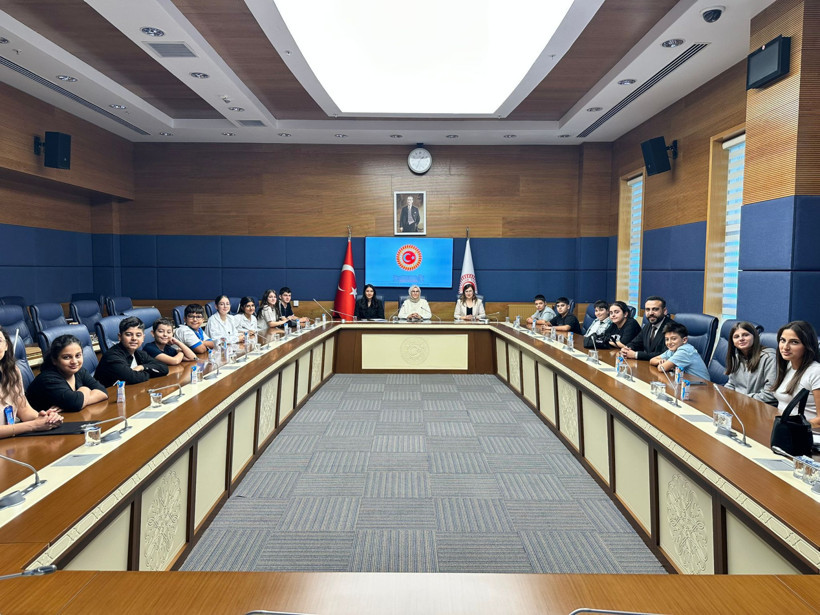 Radiye Sezer Katırcıoğlu ebeveyn kaybı yaşamış çocukları TBMM'de ağırları - Resim : 1