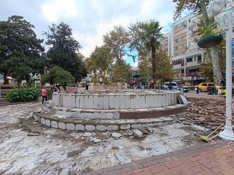 İşlevsiz bırakıldı, şimdi de yıkılıyor: Bir zamanlar İzmit’in en farklı havuzuydu! - Resim : 1
