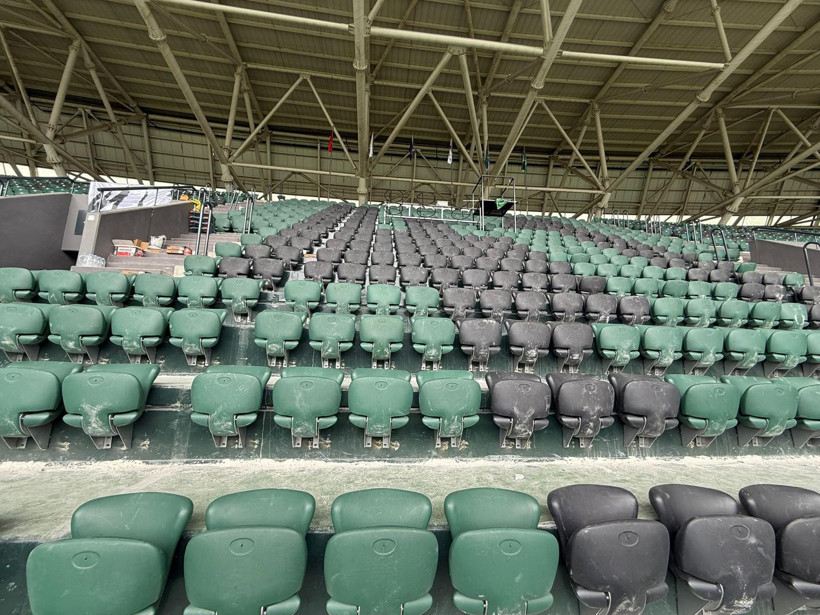 Maraton Üst Tribünün kırık koltuklarının yerine yenileri monte edildi - Resim : 1