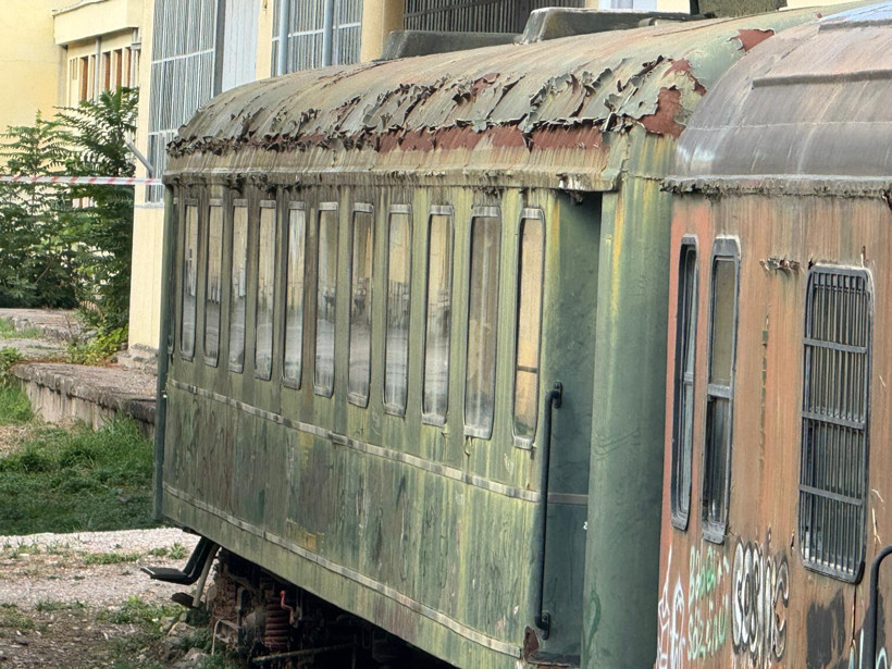 Yıllar geçti ama değişen bir şey yok… Tarihi vagonlar atıldıkları yerde çürümeye devam ediyor! - Resim : 3