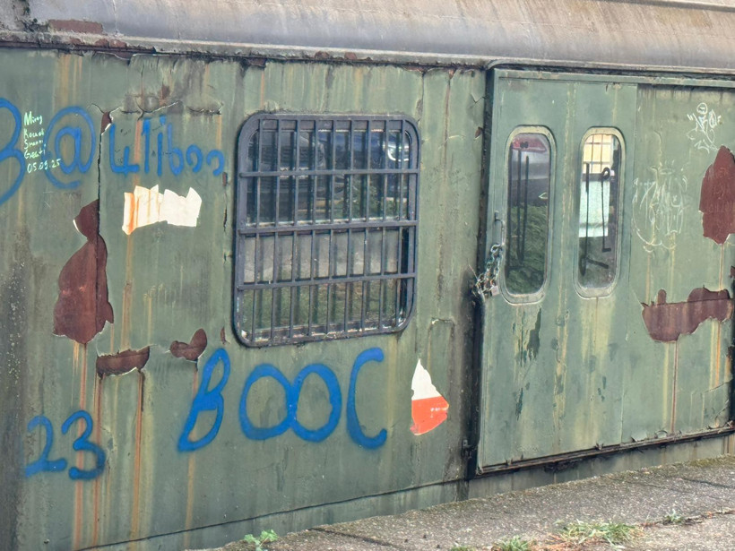 Yıllar geçti ama değişen bir şey yok… Tarihi vagonlar atıldıkları yerde çürümeye devam ediyor! - Resim : 7