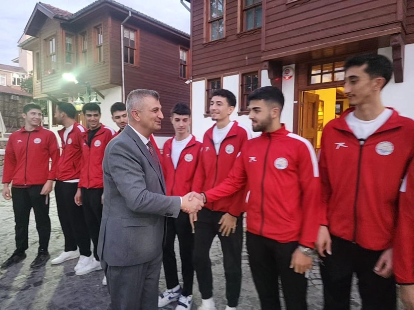 Gölcük'te voleybol heyecanı başlıyor - Resim : 1