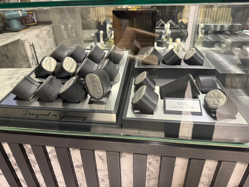 Kuyumcu soygunu: 1 dakikada 3 kilo altını çaldılar - Resim : 2