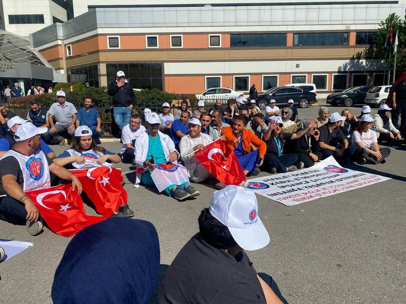 KOÜ’de çalışan sağlık işçileri ücretlerini taksit değil tek seferde istiyorlar! - Resim : 2