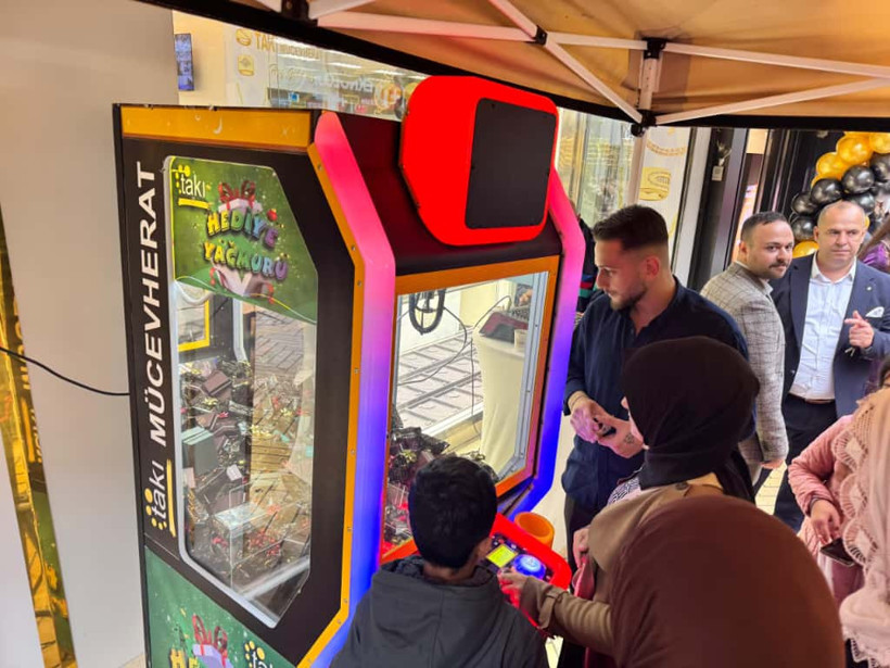 Altın hediyeli oyun! Fethiye Caddesi'nde kuyruk - Resim : 2