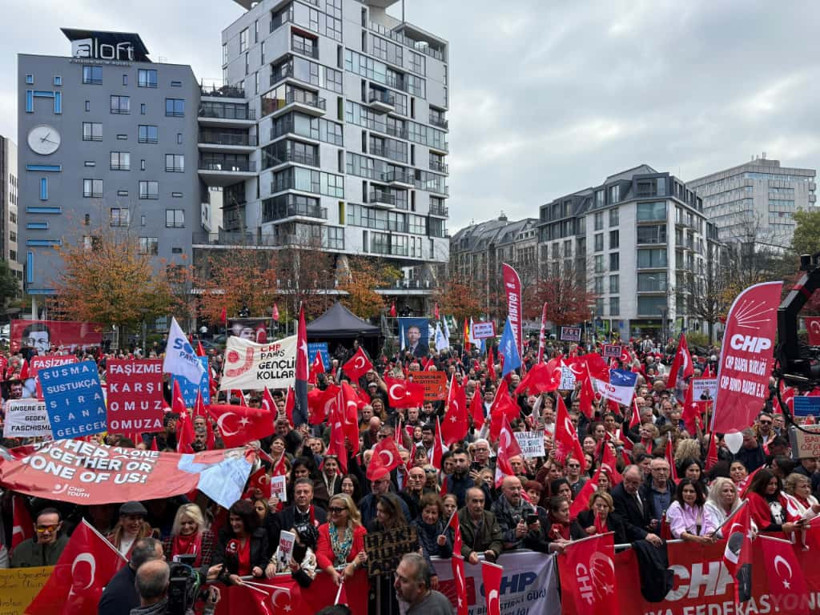 Harun Özgür Yıldızlı Brüksel mitinginde! - Resim : 3