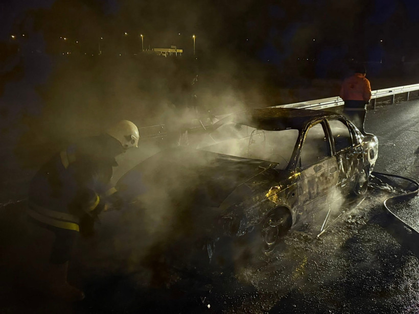 TEM'de seyir halindeki otomobil alev topuna döndü! - Resim : 4