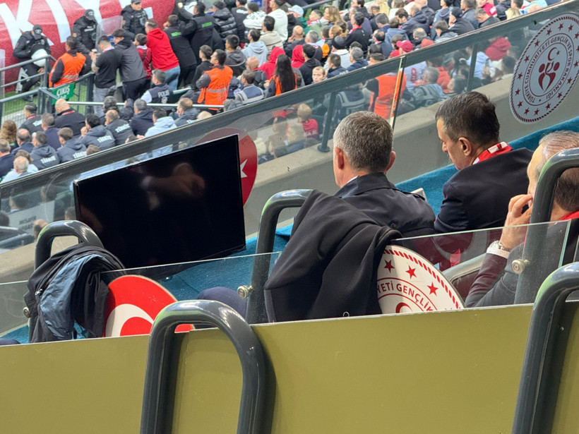 Tahir Büyükakın’ın televizyon ile imtihanı - Resim : 1