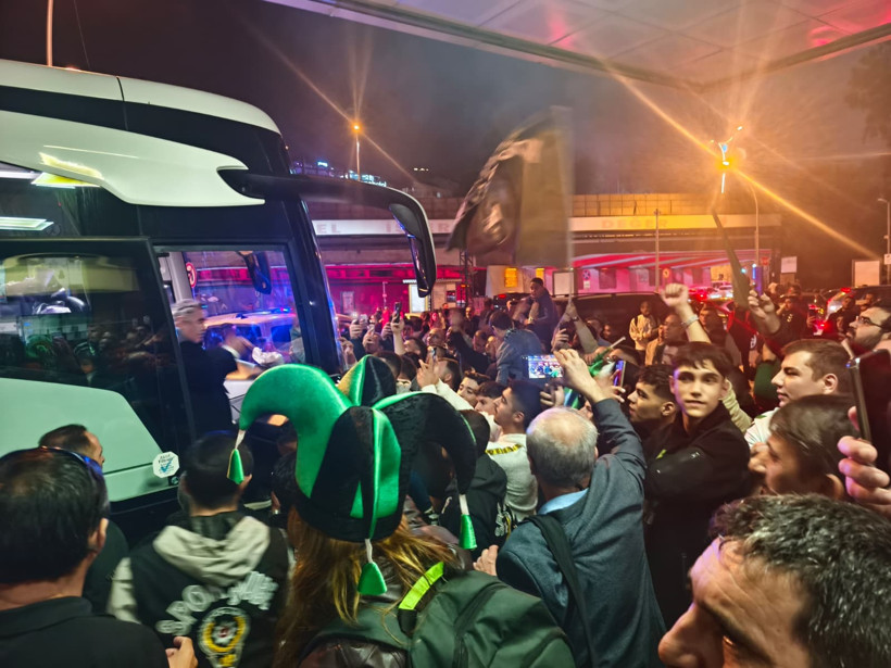 İzmit Tren Garı'nda Kocaelispor'a coşkulu karşılama - Resim : 1