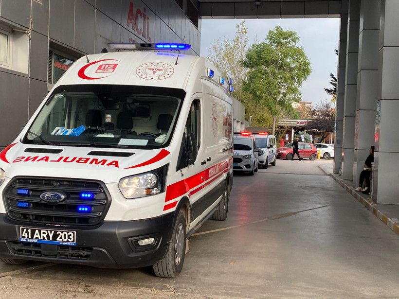 Kocaeli'de dehşet: Eşini boğazından bıçakladı! - Resim : 6