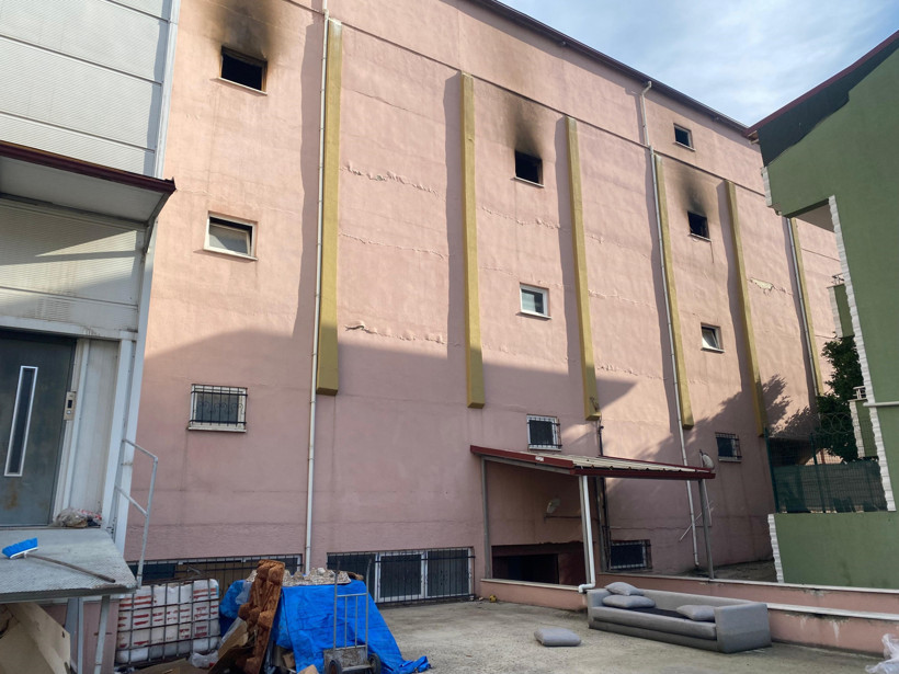 Yangın çıkan tekstil deposu kullanılamaz hale geldi - Resim : 2