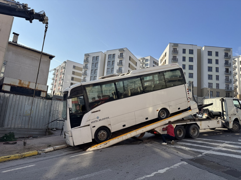 Santral yokuşunda yine kaza; 3’ü polis 7 kişi yaralandı! - Resim : 3
