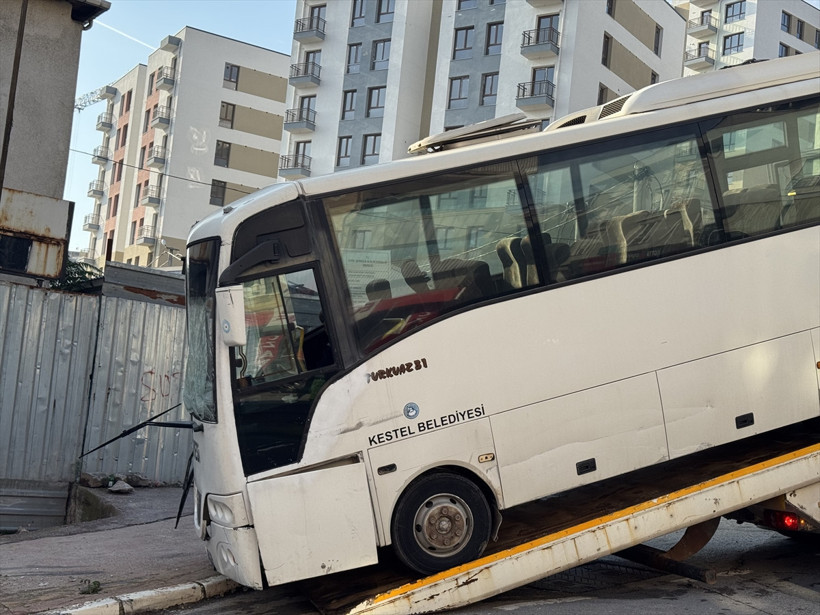 Santral yokuşunda yine kaza; 3’ü polis 7 kişi yaralandı! - Resim : 2