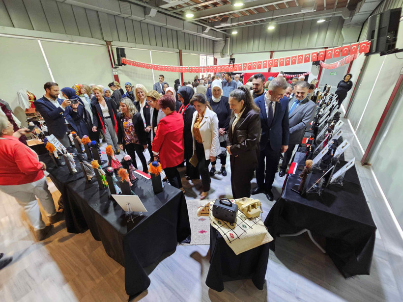 Gölcük'te çok önemli sergi... Yoğun ilgi gördü - Resim : 1