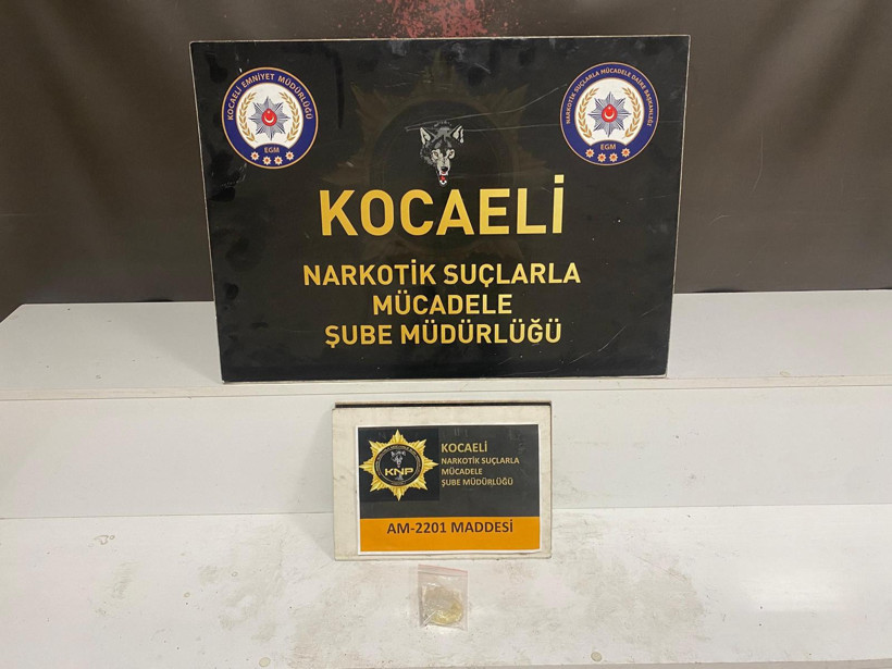 Kocaeli’de zehir tacirlerine büyük darbe; Kilolarca uyuşturucu ele geçirildi, 3 kişi tutuklandı! - Resim : 1