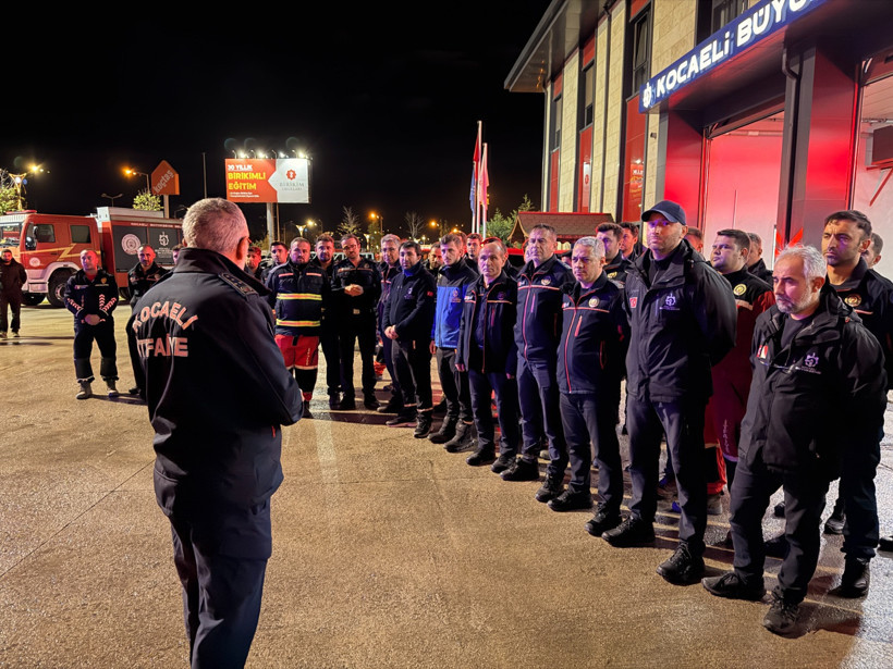 Kocaeli Büyükşehir Belediyesi’nden deprem bölgesine anında destek - Resim : 1