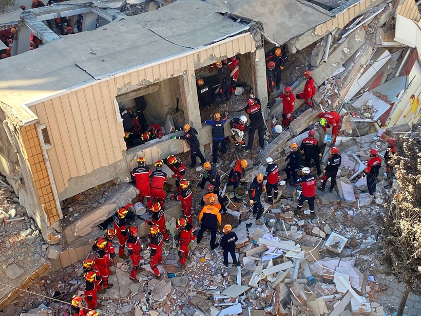 Gebze'de çöken bina havadan görüntülendi - Resim: 13