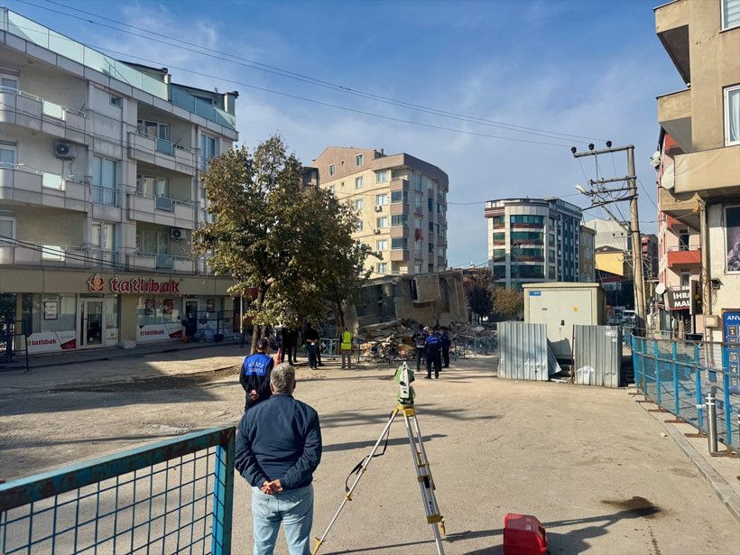 Çöken binanın enkazında bilirkişi heyetinin incelemeleri sürüyor - Resim : 2