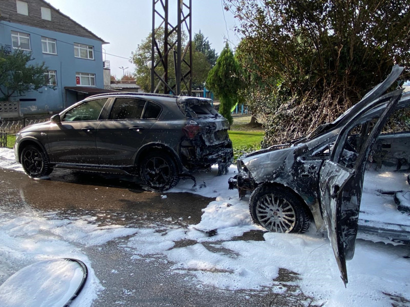 Yakıt alan araç alev topuna döndü! Başka araca sıçradı... - Resim : 3