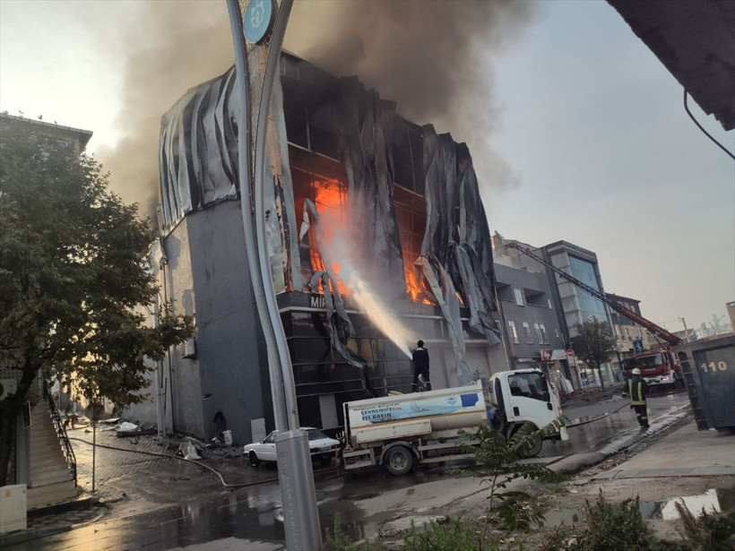 Dilovası'nda parfüm deposu alevlere teslim oldu: 6 kişi yanarak can verdi! - Resim : 3