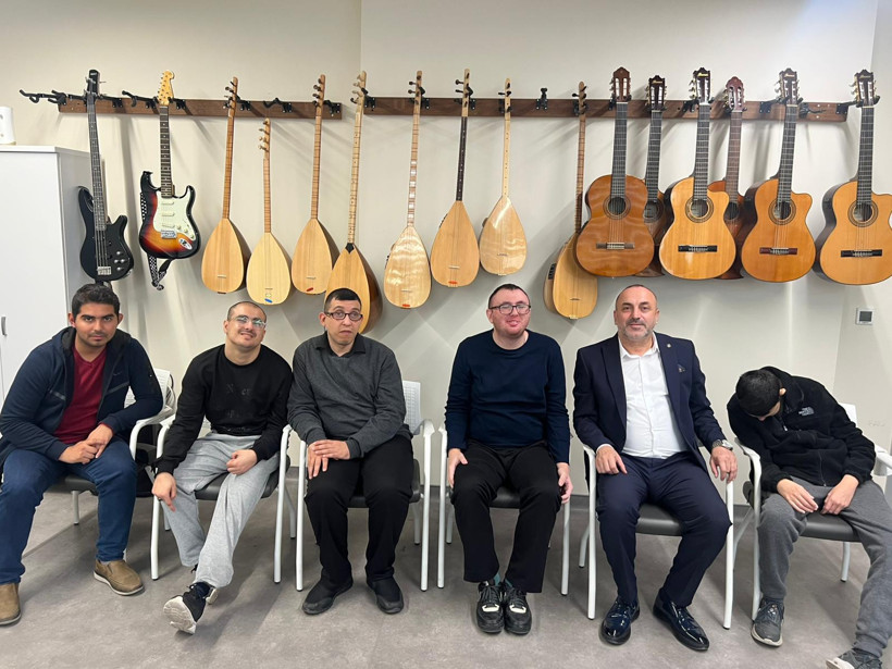 Yüzler gülüyor... MHP İzmit'ten Gonca ziyareti - Resim : 1