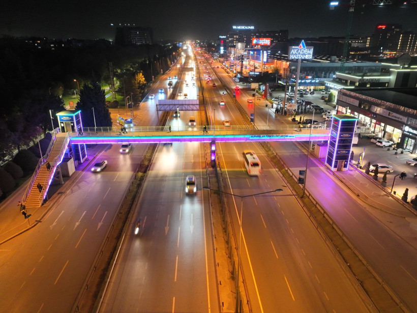 Kocaeli Bilişim Fuarı’nın renkleri kent genelinde! - Resim : 1