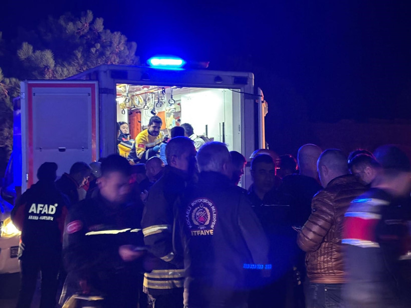 Yanan gemiden kurtarılan 25 personel Kocaeli'ye getirildi - Resim : 1