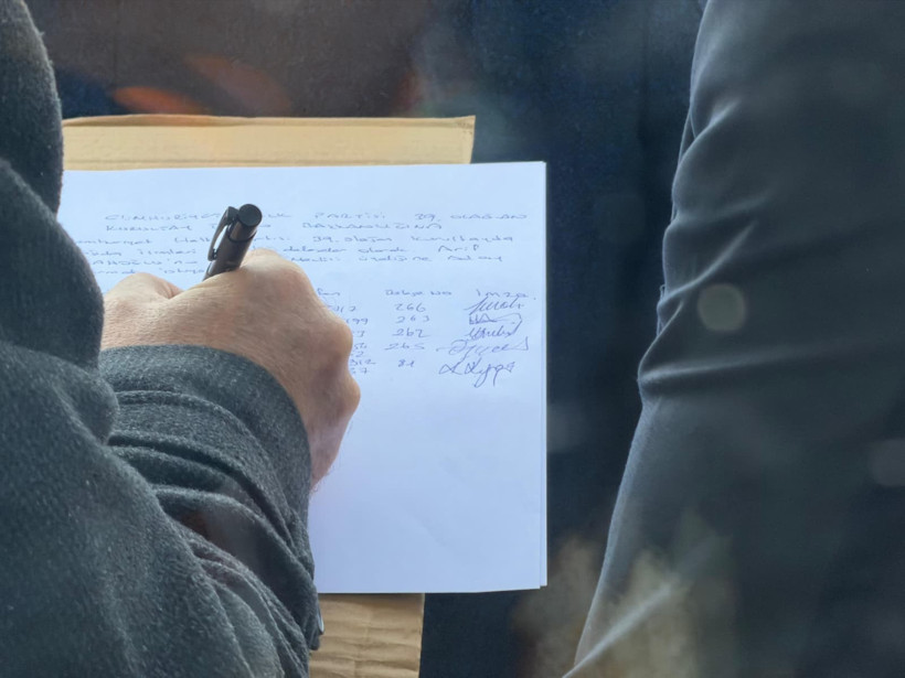 CHP Kurultayı'nda PM için imza yarışı - Resim : 1