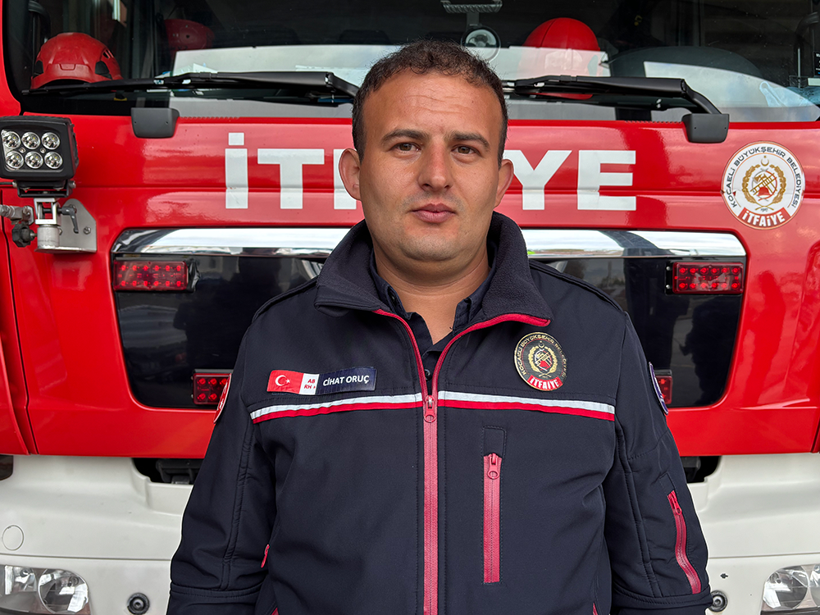 Dumandan etkilenen vatandaşa oksijen maskesini vermişti... "Önceliğimiz insan" - Resim : 1