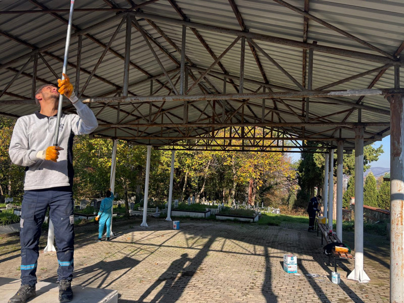 Mezarlıklarda çalışmalar devam ediyor - Resim : 1