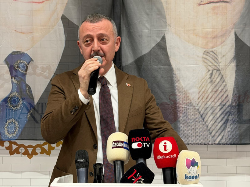 Tahir Büyükakın'dan MHP'lilere Kendimi şanslı hissediyorum. İyi ki varsınız - Resim : 3